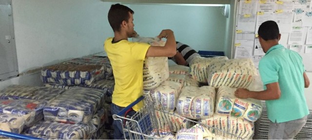 Pasta, arroz y azúcar, importados de Brasil, han sido trasladados por tierra hasta Ciudad Guayana