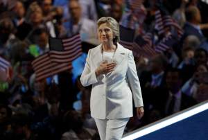 Hillary Clinton, con neumonía, afirma que retomará campaña en “un par de días”