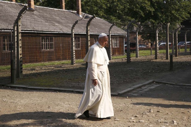 Pope Francis walks through a gate with the words "Arbeit macht frei" (Work sets you free) at the former Nazi German concentration and extermination camp Auschwitz-Birkenau in Oswiecim, Poland, July 29, 2016. REUTERS/Kacper Pempel