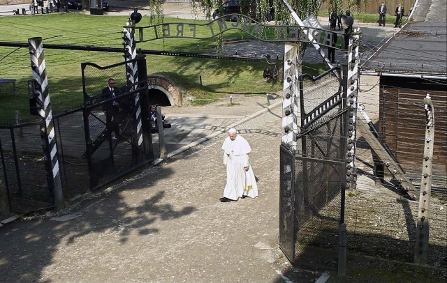 Pope Francis walks through a gate with the words "Arbeit macht frei" (Work sets you free) at the former Nazi German concentration and extermination camp Auschwitz-Birkenau in Oswiecim, Poland, July 29, 2016. REUTERS/Kacper Pempel