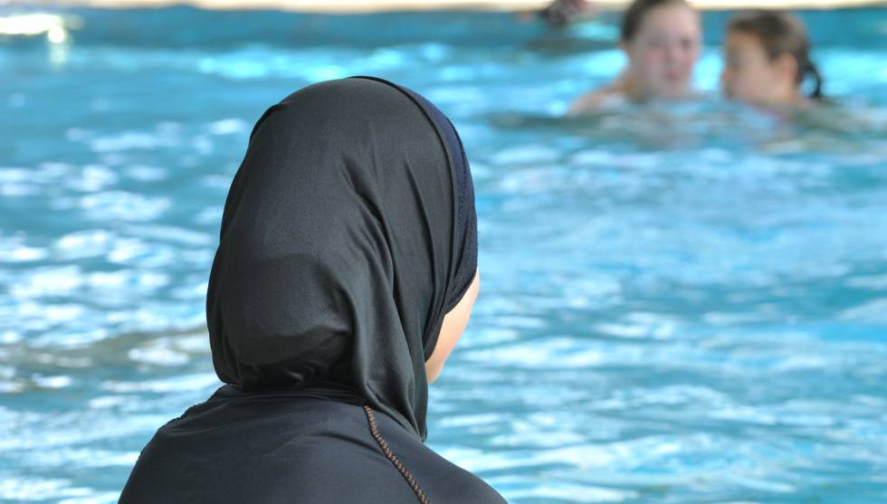 El burkini, prohibido en piscinas de hoteles y clubes privados de Marruecos