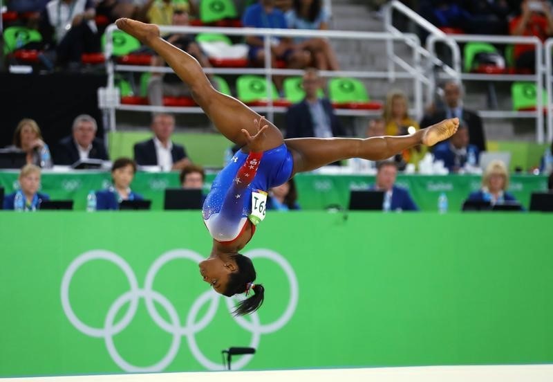 Biles, abanderada de Estados Unidos en la ceremonia de clausura de #Rio2016