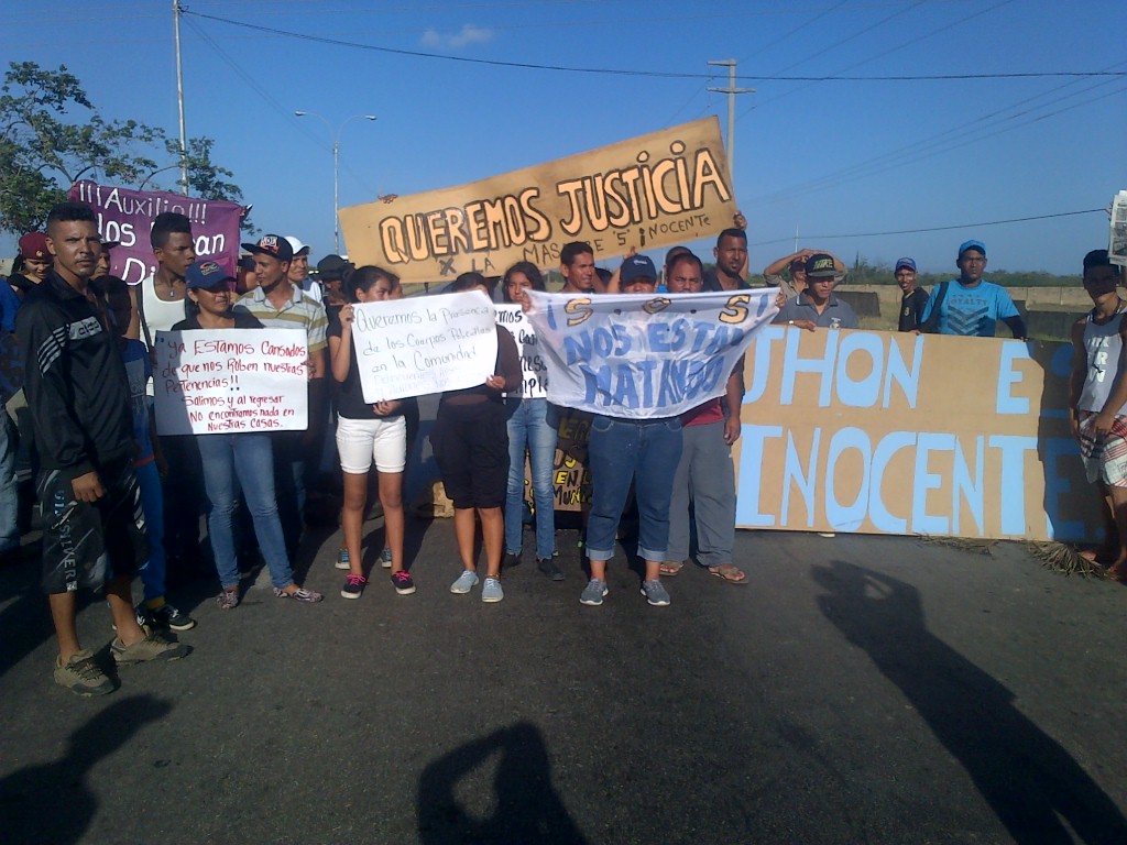 Exigen a Mata Figueroa seguridad y cierran la principal arteria vial de Margarita (Fotos)