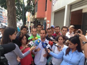 Presidente de la FCU de la UCV, Hasler Iglesias fue retenido en Maiquetía