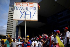 Tribunales de siete estados ordenan suspensión del revocatorio contra Maduro