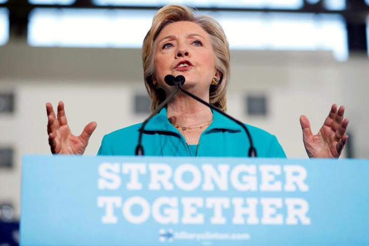 FBI revela notas de su investigación sobre emails de Hillary Clinton