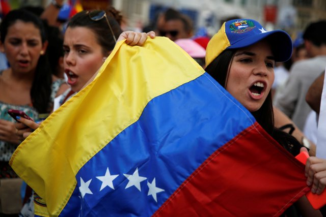 Protesters hold a Venezuelan flag during a demonstration to demand a referendum to remove Venezuela's President Nicolas Maduro, in Madrid, Spain, September 4, 2016. REUTERS/Susana Vera