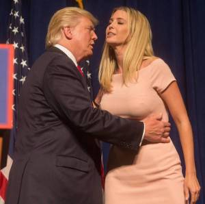 “Photoshopean” incómoda imagen de Donald Trump besando a su hija (gracioso y horroroso)