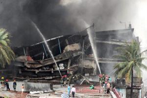 Más de 20 muertos al incendiarse fábrica en Bangladesh (Fotos)