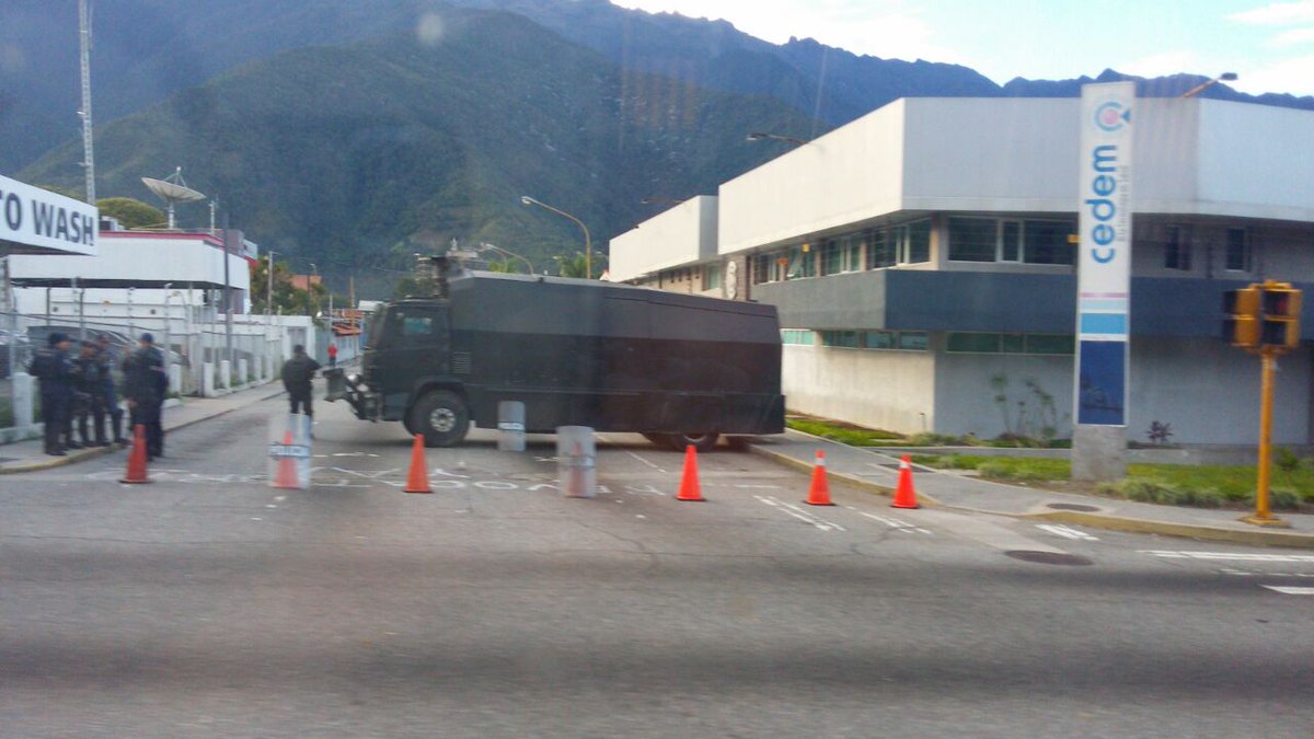 Fuerte despliegue policial en alrededores del CNE Mérida