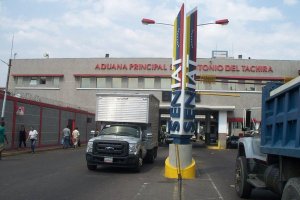 Auxiliares aduaneros esperan instrucciones sobre el ingreso de carga entre Colombia y Venezuela