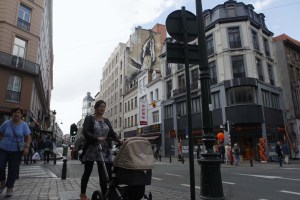 Aparecen penes y vaginas gigantes en las paredes de Bruselas (fotos)