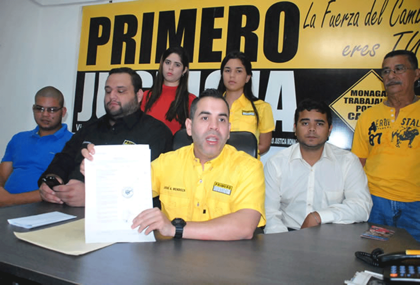 Diputado Mendoza rechazó renovación de nóminas de partidos políticos
