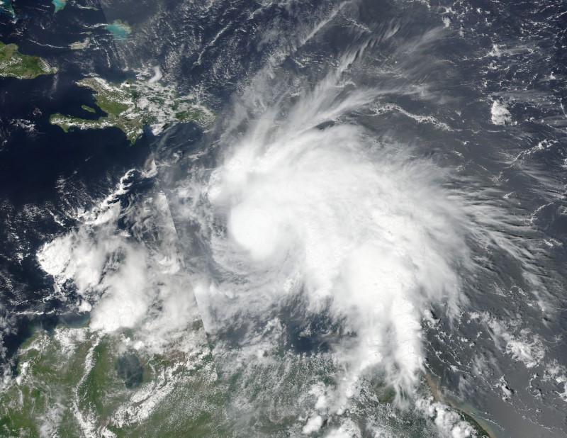 Huracán Matthew se degrada a categoría 4 en el Caribe
