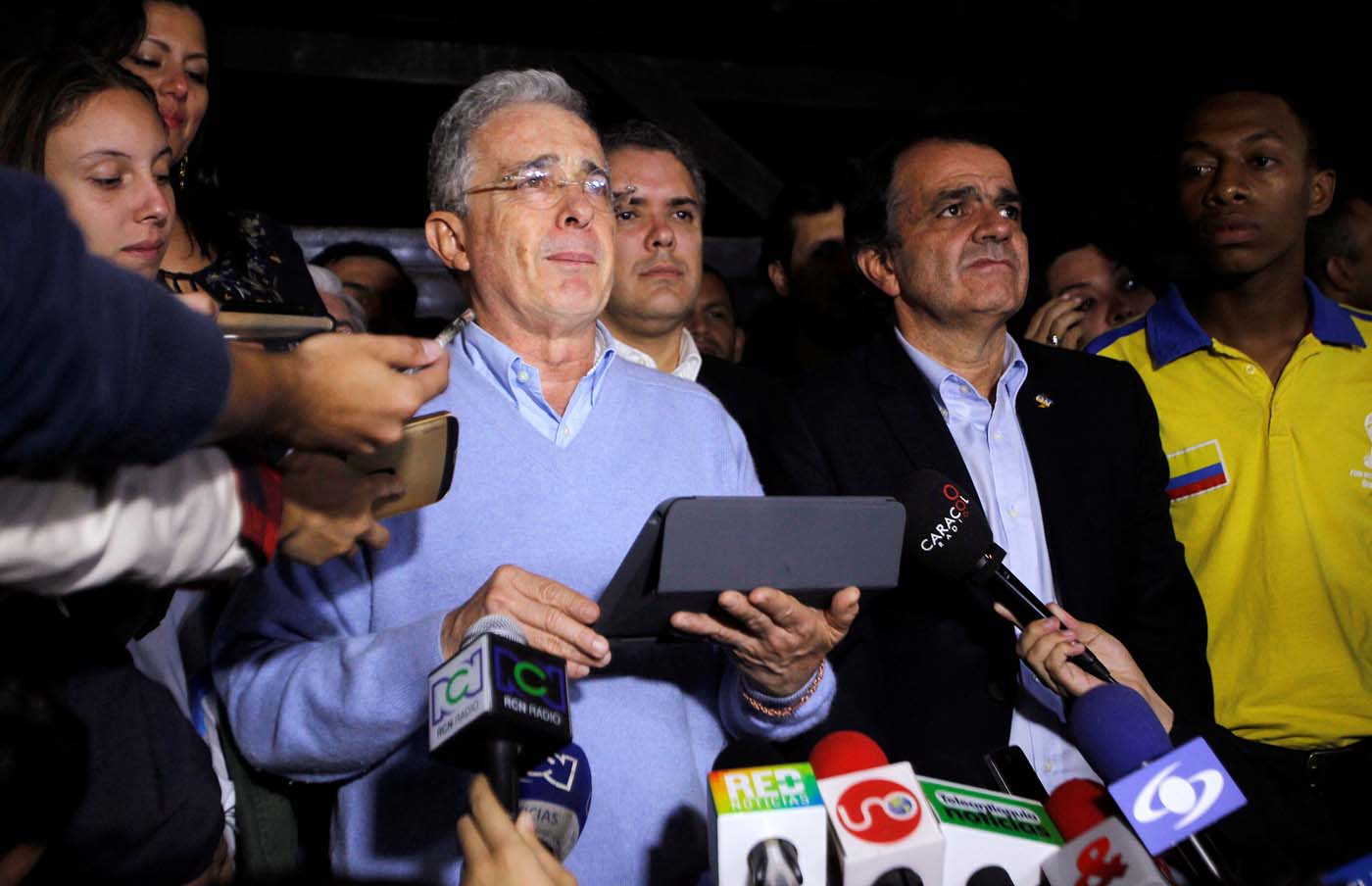 Expresidente colombiano Álvaro Uribe da la bienvenida “a la libertad” a Antonio Ledezma