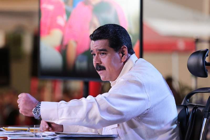 Maduro firmó el decreto de pago de aguinaldos para la administración pública