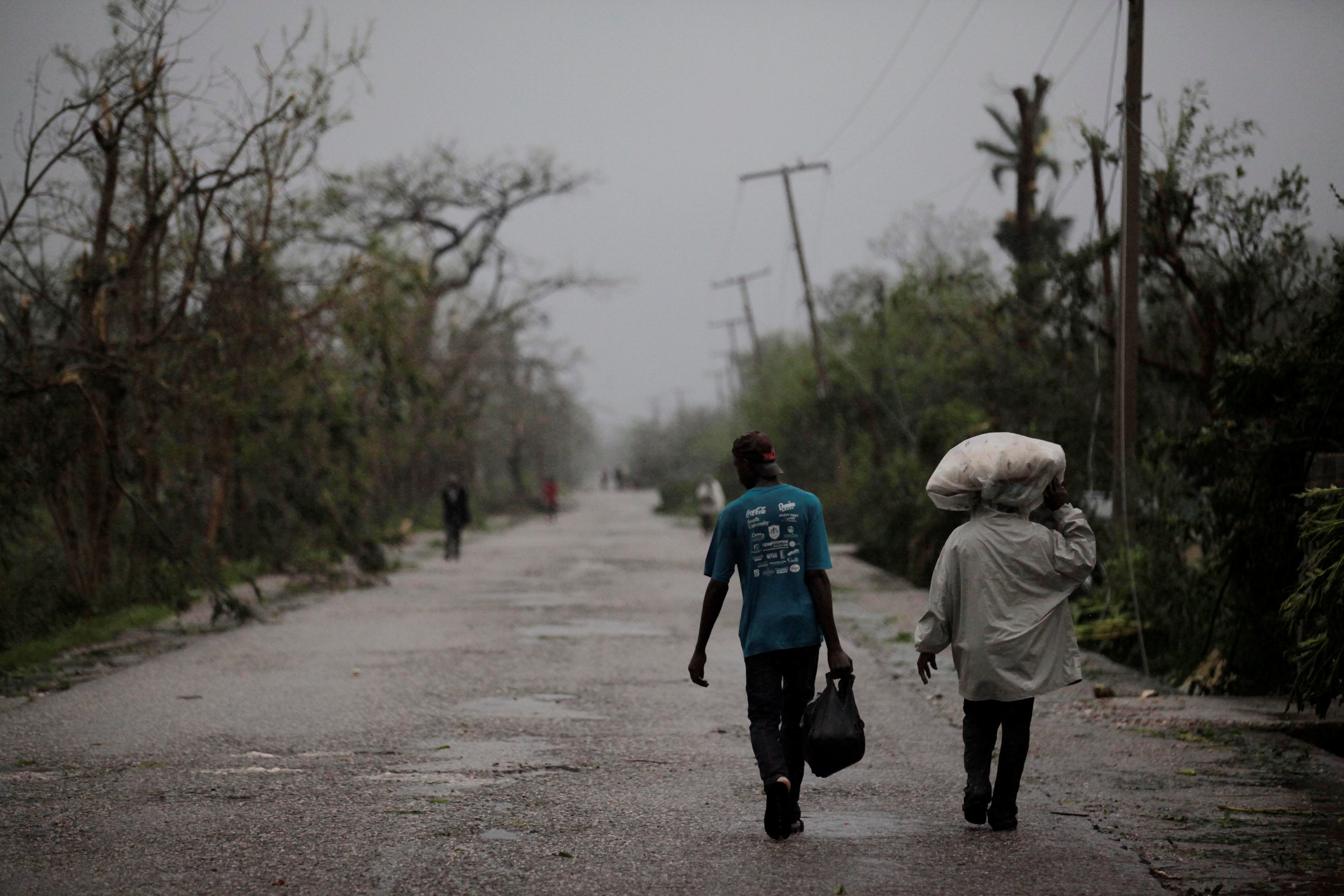Huracán Matthew castiga a Cuba tras dejar nueve muertos en Haití y Dominicana