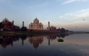 Inician obras de renovación de la cúpula del Taj Mahal