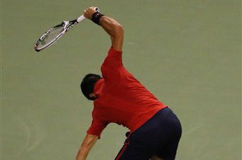 Djokovic pierde los estribos y las semifinales de Shanghai