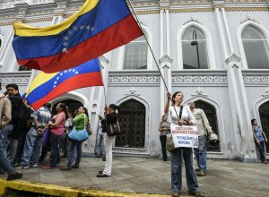 MUD define estrategia ante suspensión de revocatorio contra Maduro
