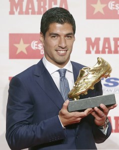 Luis Suárez alzó su segunda Bota de Oro y se acreditó como el máximo goleador de Europa (Fotos)