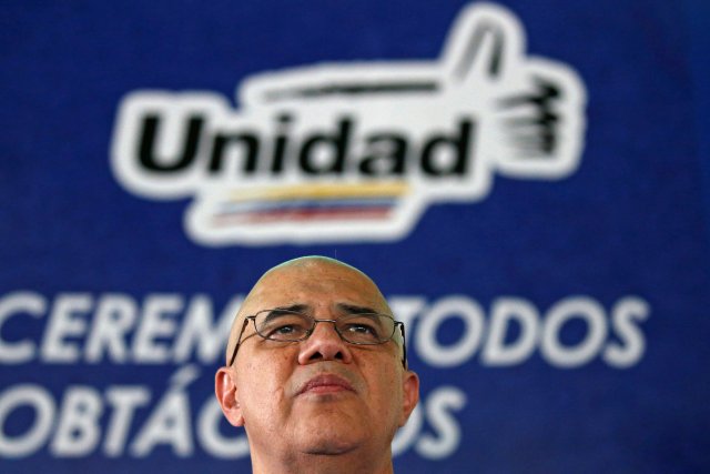 Jesús Torrealba, secretario ejecutivo de la   Mesa de la Unidad Democrática (MUD) (Foto REUTERS/Carlos Garcia Rawlins)