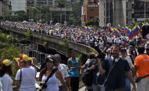 Marcha de mujeres exige en Caracas revocatorio contra Maduro (fotos)