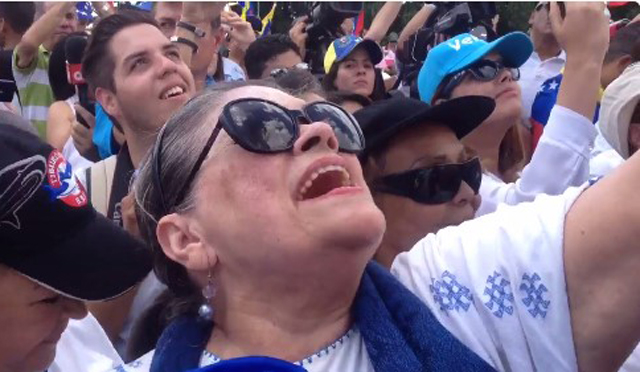 En Video: Soledad Bravo entonó Himno Nacional en la marcha de las #Resteadas2016