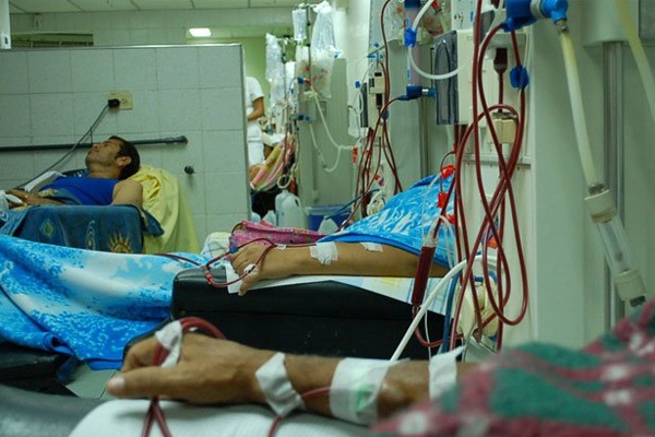 ¡Caótico!… Pacientes con insuficiencia renal se atienden solos en la Unidad de Diálisis Jayor