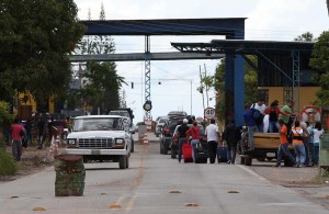 Reabren paso peatonal fronterizo con Brasil