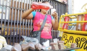 Con bolsitas de arroz, avena, azúcar y aceite solventan escasez de comida en El Tigre
