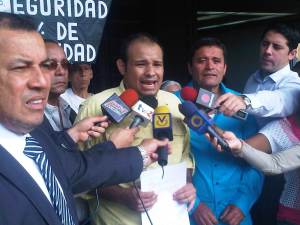 Carlos Julio Rojas afirma que Jorge Rodríguez ordena a colectivos agredir a dirigentes opositores