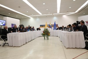 Gobierno se levanta de la mesa de diálogo después que AN discutió caso sobrinos Flores