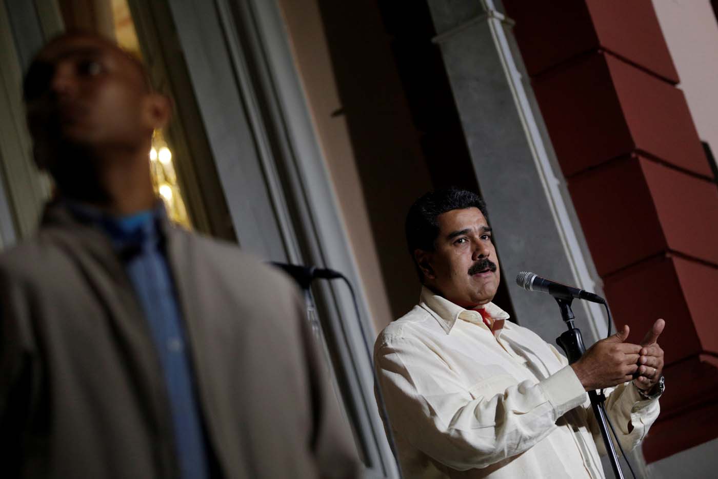 En medio de una profunda crisis, Maduro estrena espacio radial de salsa