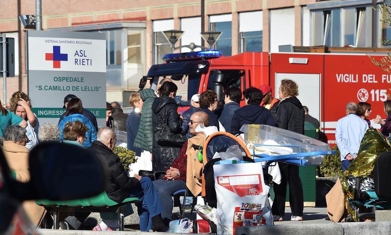 Renzi promete reconstruir zona de seísmos en Italia y alcaldes piden rapidez