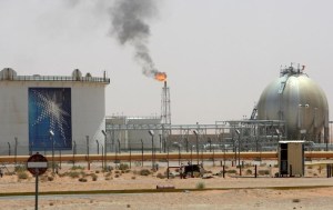 Sauditas dicen a industria petrolera EEUU que no dé por sentado OPEP extenderá recortes crudo: fuentes