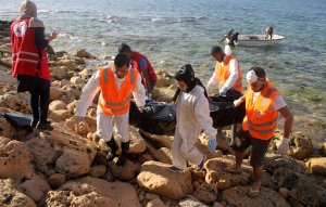Guardia costera italiana rescata más de 2.200 inmigrantes del Mediterráneo, recupera 10 cuerpos