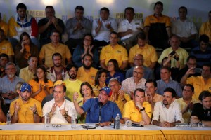 Capriles recalcó que se mantiene la propuesta del RR y enumeró exigencias para el #11Nov (Video)
