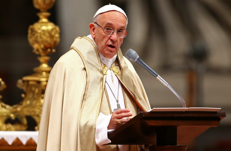 Papa Francisco visitó a Benedicto XVI para felicitarle la Navidad