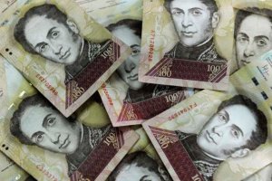 Comercios de Maracaibo ya restringen pago con billetes de 100 bolívares