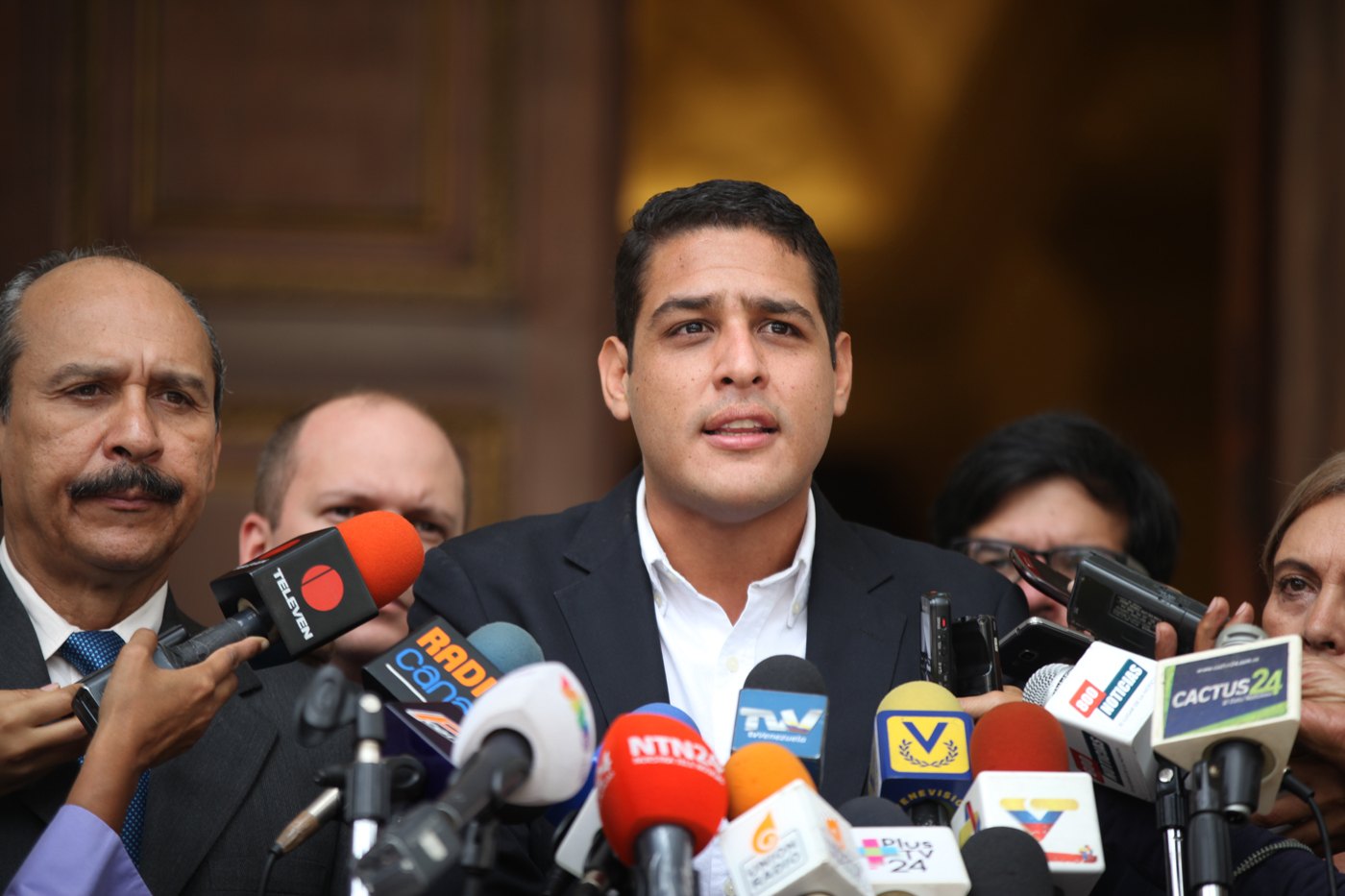 José Manuel Olivares: Están montándole una olla chimba a la fiscal
