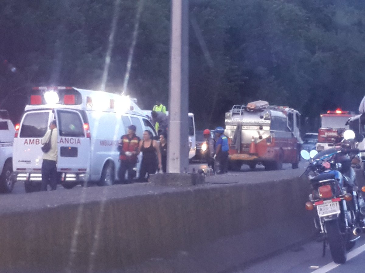 Grave accidente dejó 13 personas lesionadas en la GMA vía Guarenas (Fotos)