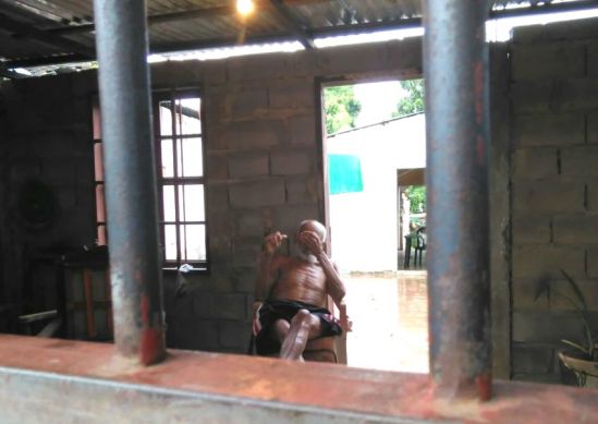 ¡OMG! Hallan a nueve ancianos en condiciones “infrahumanas” dentro de un almacén en Uruguay