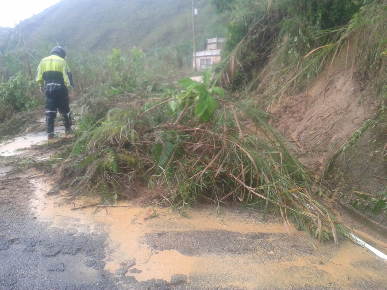Contabilizan 37 derrumbes por las lluvias en Los Salias