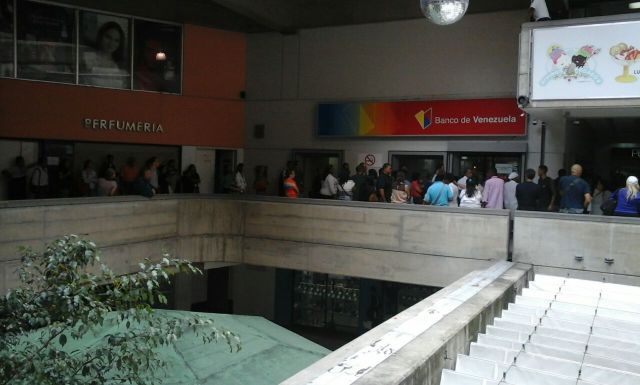 Bancos Colas Caracas (1)
