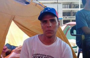 Madre de Ángel Contreras denuncia maltrato del Sebin desde que su hijo empezó huelga de hambre
