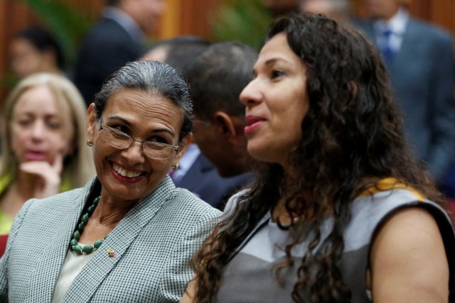 Socorro Hernandez (L) and Tania D' Amelio talk during their swearing in ceremony as new board members of the National Electoral Council (CNE), at the Supreme Court in Caracas, Venezuela December 14, 2016. REUTERS/Carlos Garcia Rawlins