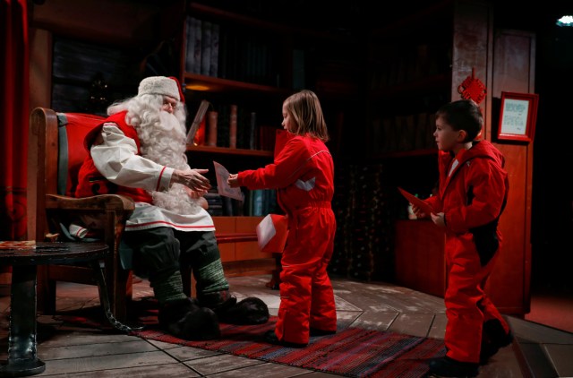 Santa Claus talks to Eloise and Noah Seymour from England at Santa Claus' Village in the Arctic Circle near Rovaniemi, Finland December 15, 2016. REUTERS/Pawel Kopczynski SEARCH "KOPCZYNSKI SANTA" FOR THIS STORY. SEARCH "THE WIDER IMAGE" FOR ALL STORIES