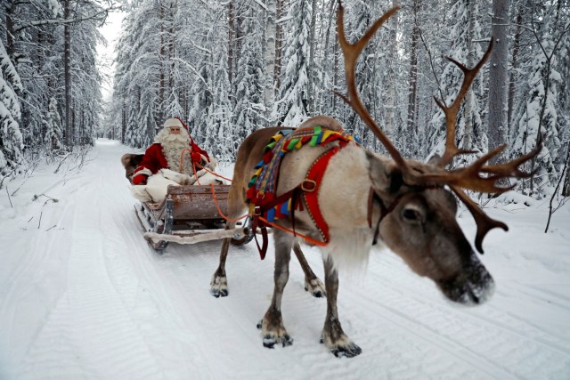 Santa Claus rides in his sleigh as he prepares for Christmas in the Arctic Circle near Rovaniemi, Finland December 15, 2016. REUTERS/Pawel Kopczynski SEARCH "KOPCZYNSKI SANTA" FOR THIS STORY. SEARCH "THE WIDER IMAGE" FOR ALL STORIES