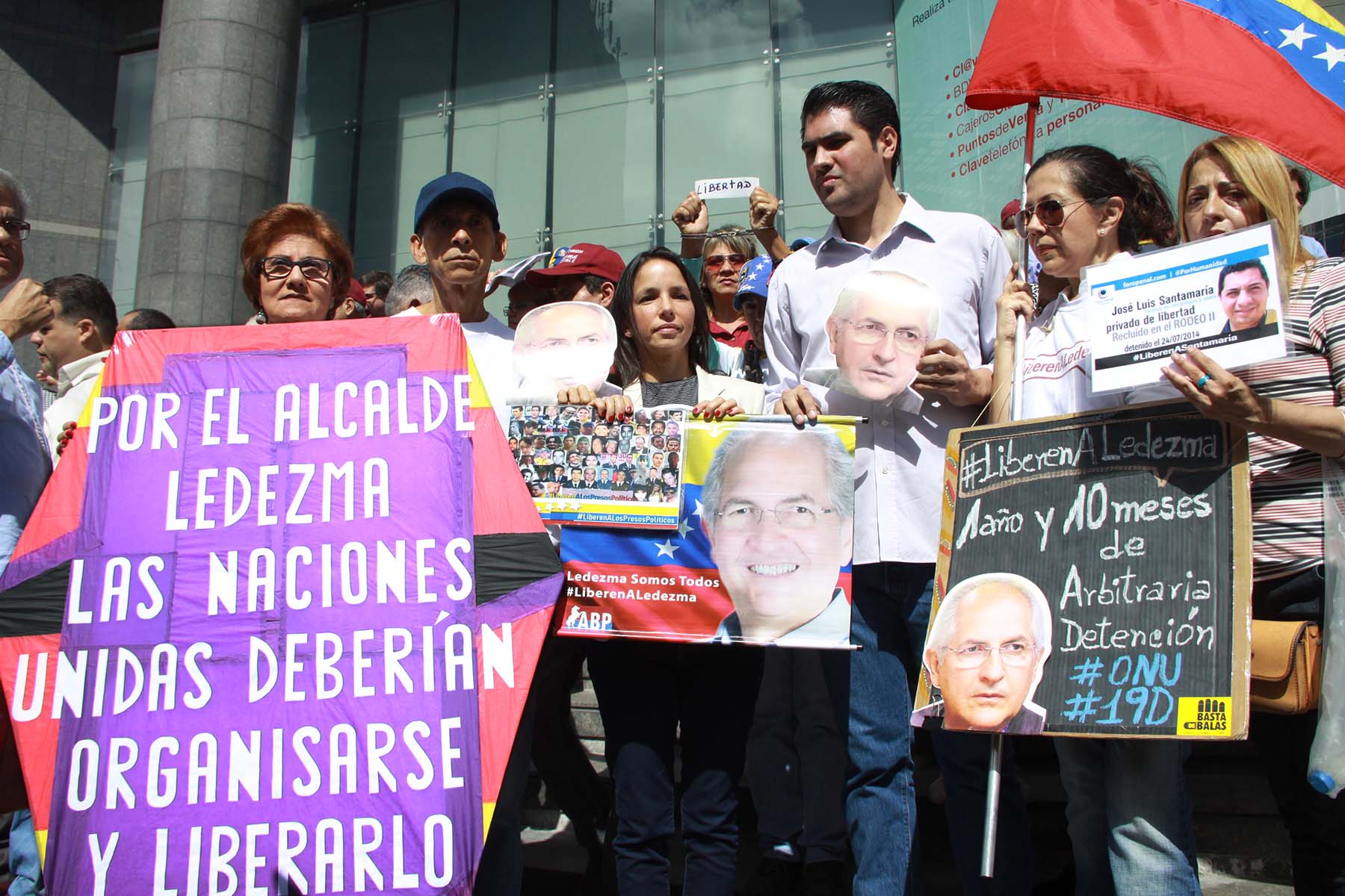 Pueblo caraqueño y familiares de presos políticos exigen libertad de Antonio Ledezma